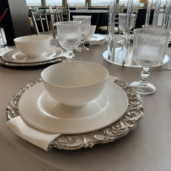 Ivory place setting with antique charger and ribbed goblets at Founders Tower